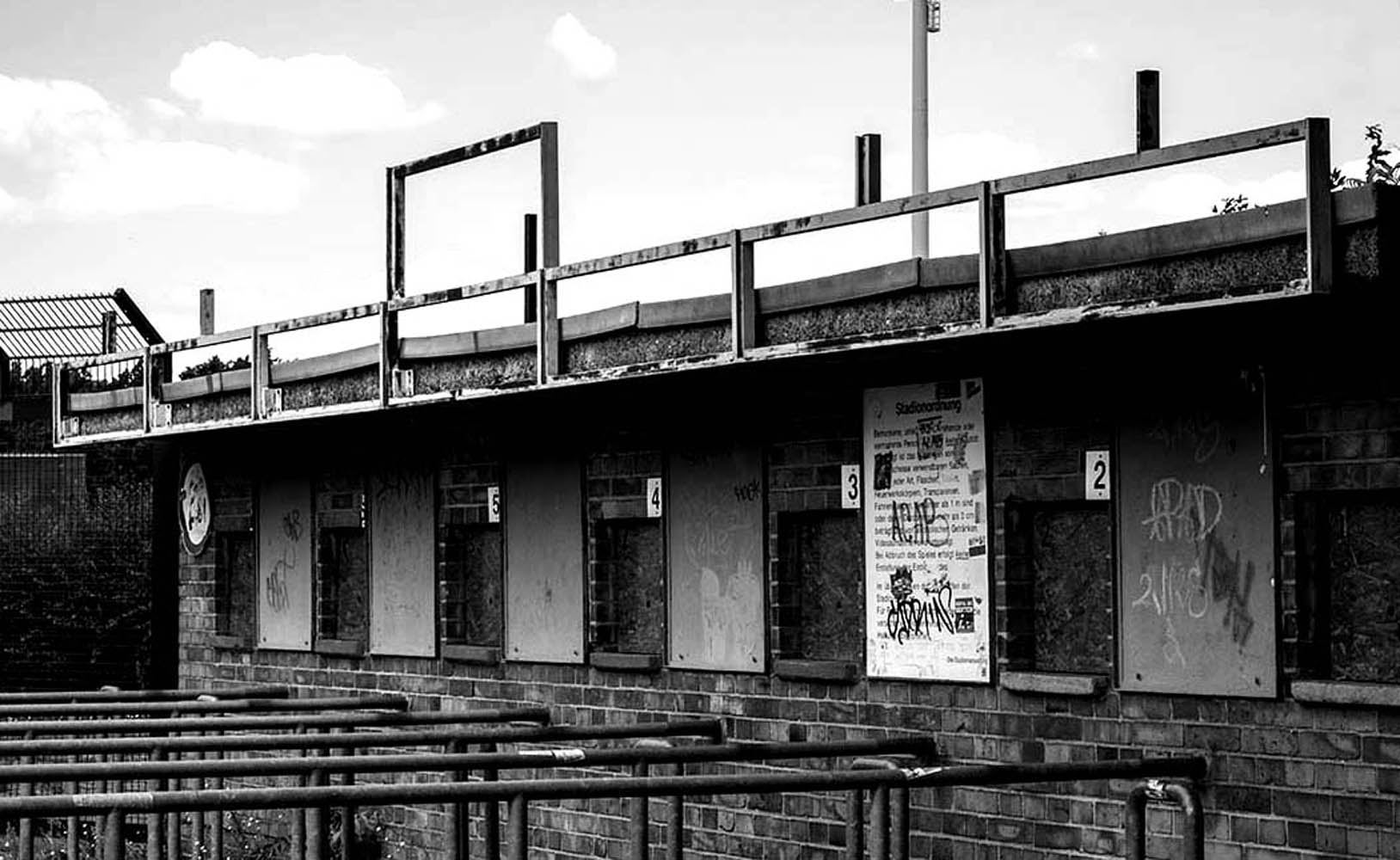 Schalter eines verlassenen Stadions | © Rainer Friedrich Meyer