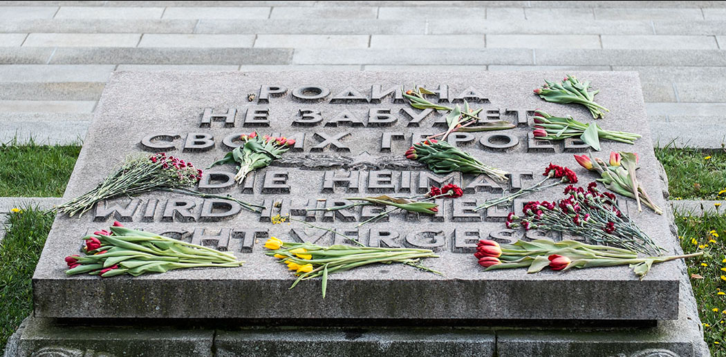 Sowjetisches Ehrenmal Treptow Gedenktafel | © Rainer Friedrich Meyer